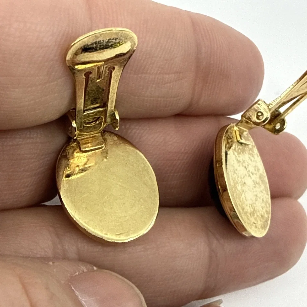 Vtg‎ Christian Dior Gold Tone Black Glass Cabachon Clip On Earrings .75